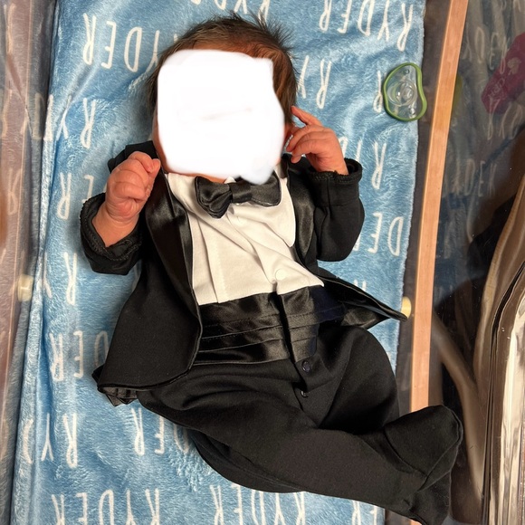 Newborn tux - Picture 4 of 4